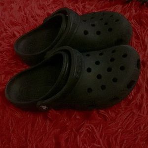 size 7 in women, size 5 in men